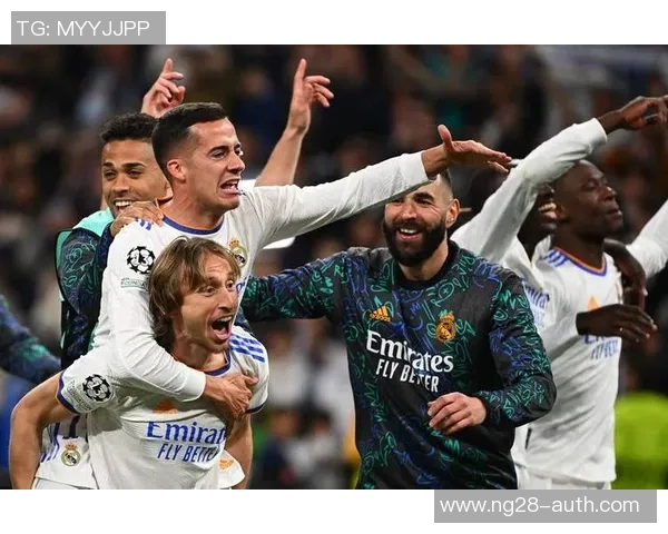 欧冠经典对决：那不勒斯顽强逼平皇马精彩集锦回顾